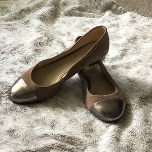 Naturalizer taupe/light brown flat